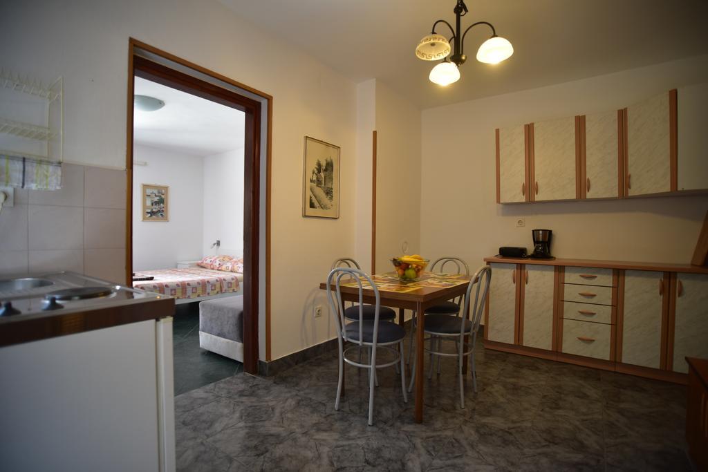 & Klemenc Cres