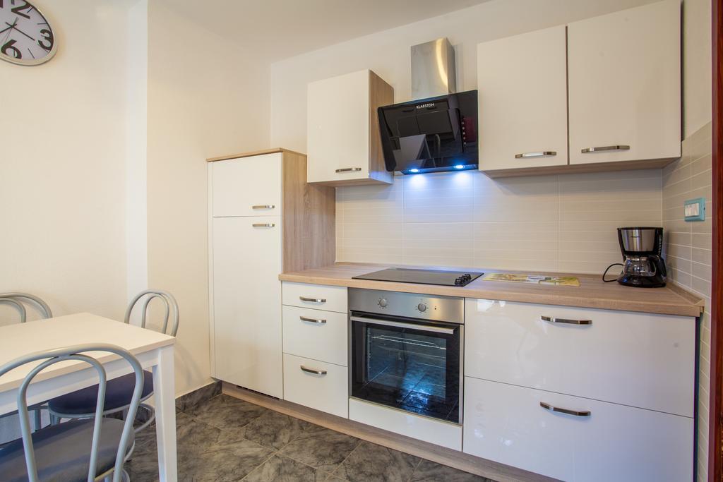 Apartment & Klemenc *